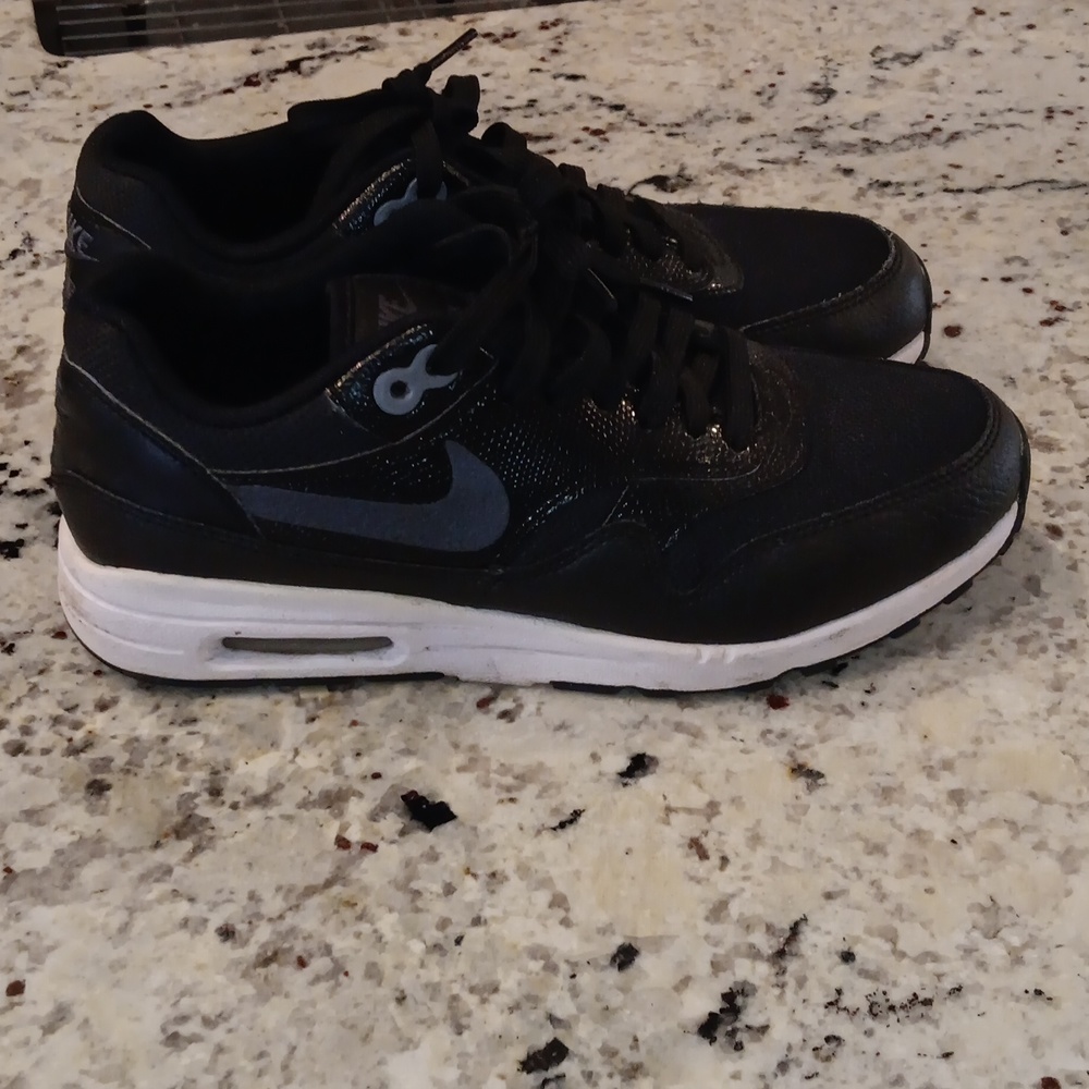 Nike black white Air max women's 7